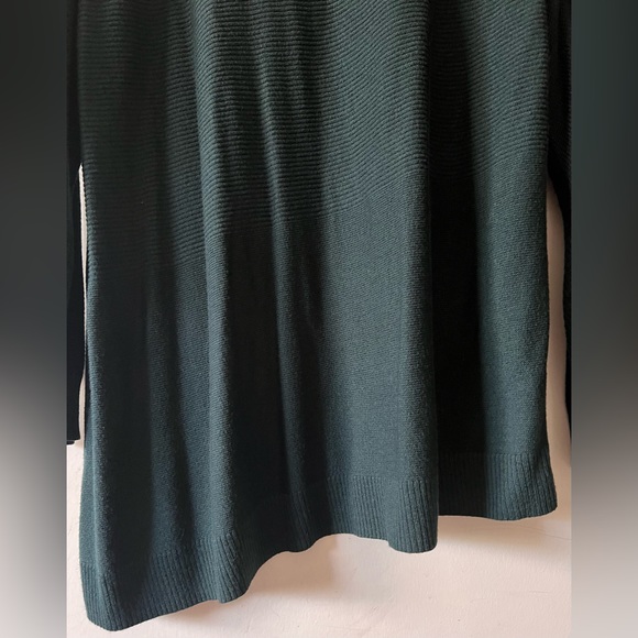 Beautiful Apt 9 stylish dark green sweater. - Picture 6 of 6